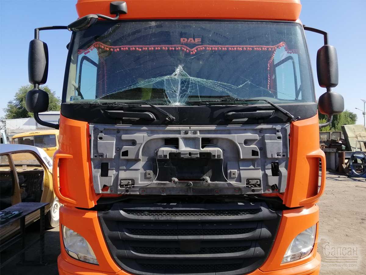 Замена лобового стекла автомобиля DAF CF440FT